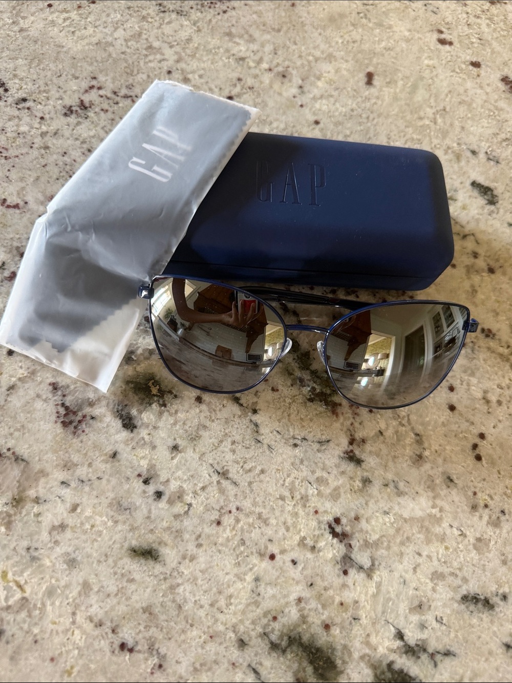 GAP Aviator Sunglasses in Navy with Mirrored Lenses